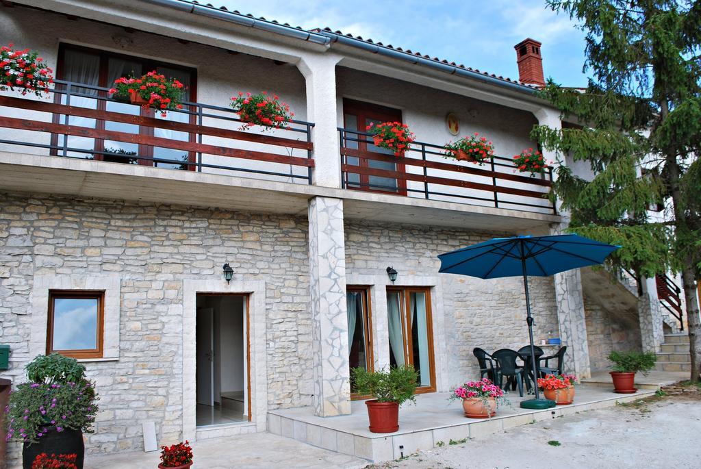 Apartment Mateo Šajini Cameră foto